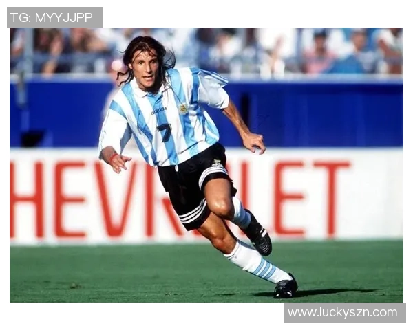 33号足球球员的传奇之路：从历史名将到现代巨星的精彩回顾