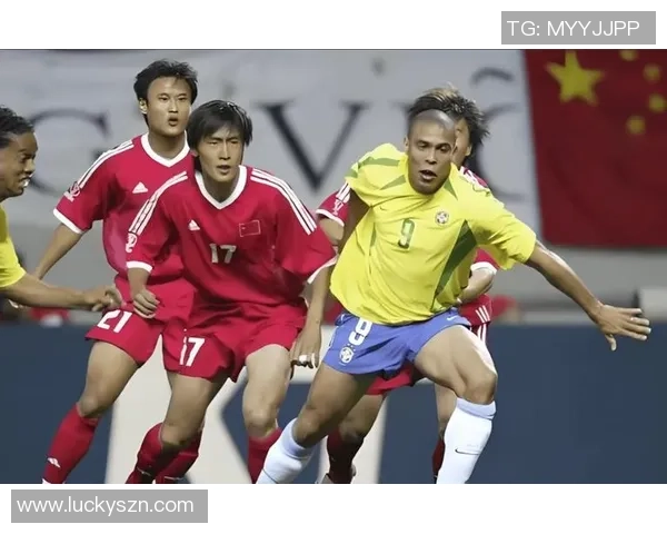 当球星的光环褪去之后他如何在父亲荣耀阴影中踢出属于自己的足球人生