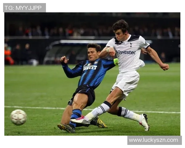 苏联足球传奇球星回顾：从贝尔季耶夫到普斯卡什的辉煌历程