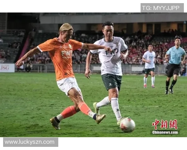 足球场上戴在身上的球星是谁揭示他们的独特魅力与风采