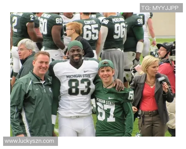 NFL球星跨界踢足球挑战极限 揭秘运动员多项技能背后的故事