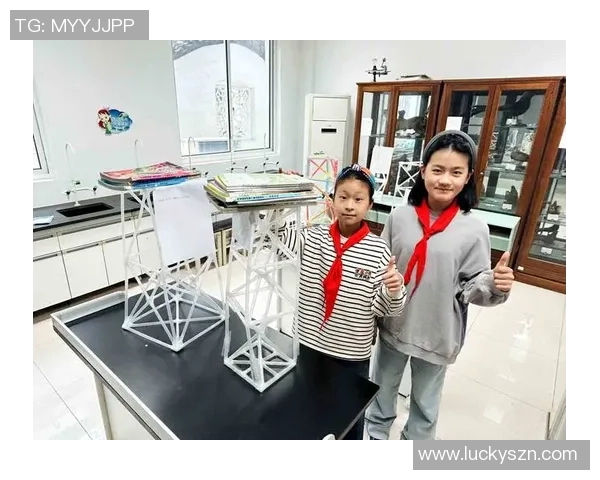 纸艺折叠挑战：如何将纸张折叠成足球明星栩栩如生的立体形象